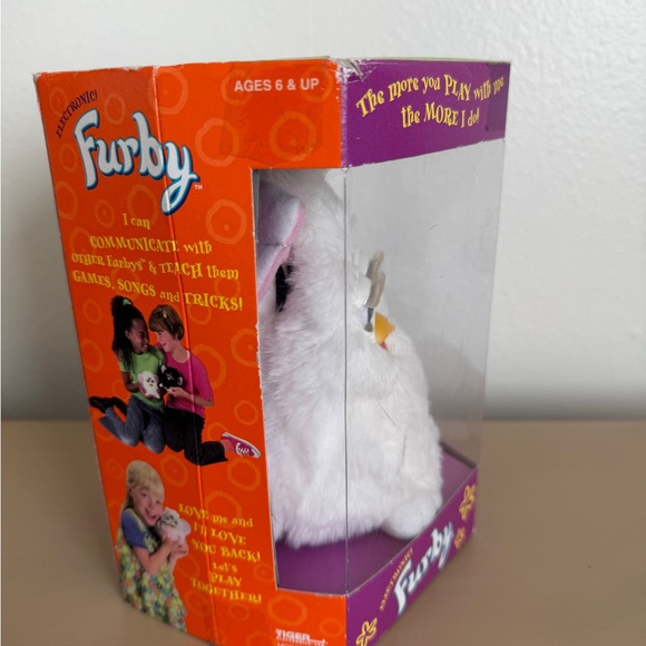 Never opened new 1998 vintage White Furby Interactive Toy - Picture 4 of 4